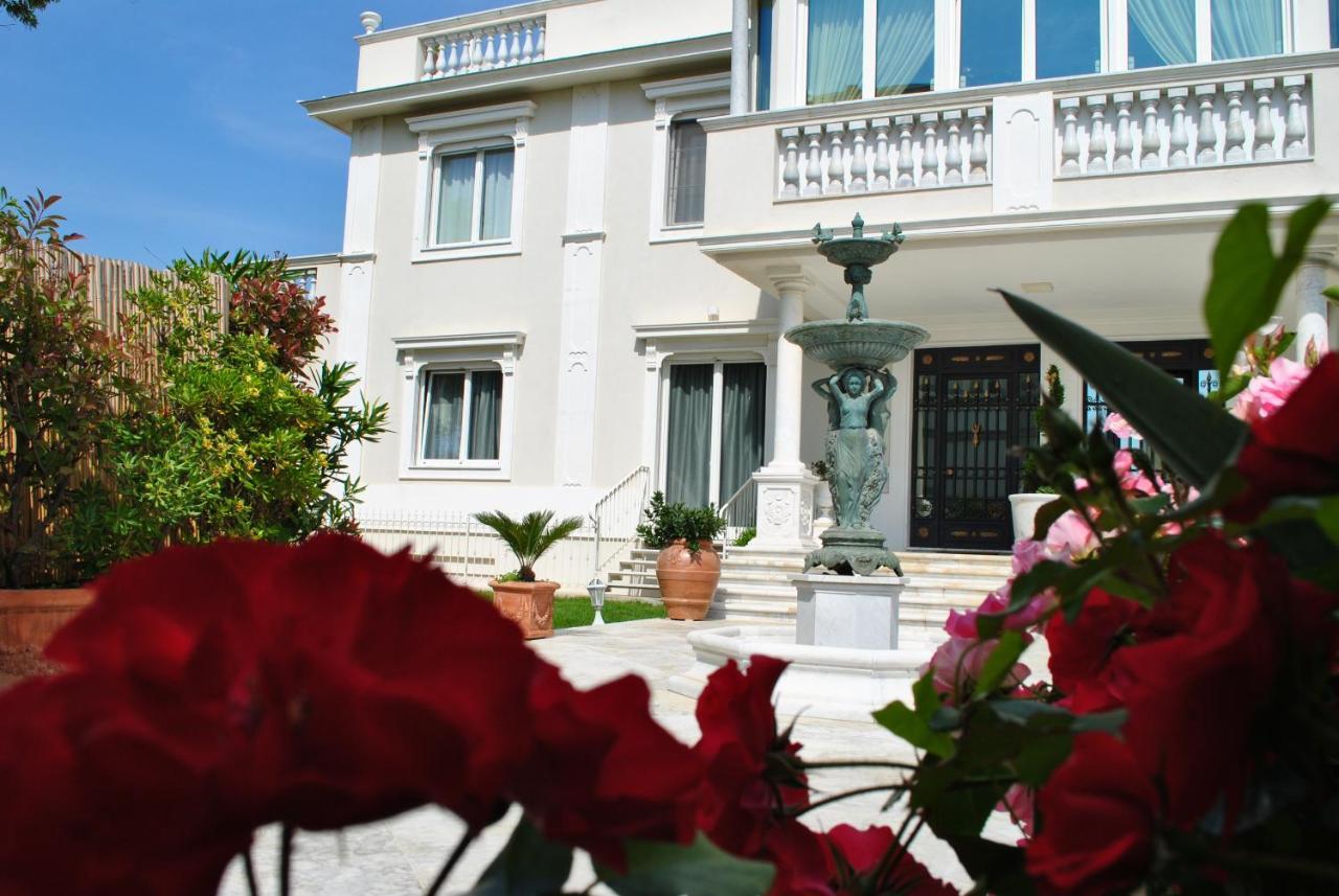 Villa Bianca A Few Steps By The Sea With Exclusive Garden & Jacuzzi Λιβόρνο Εξωτερικό φωτογραφία