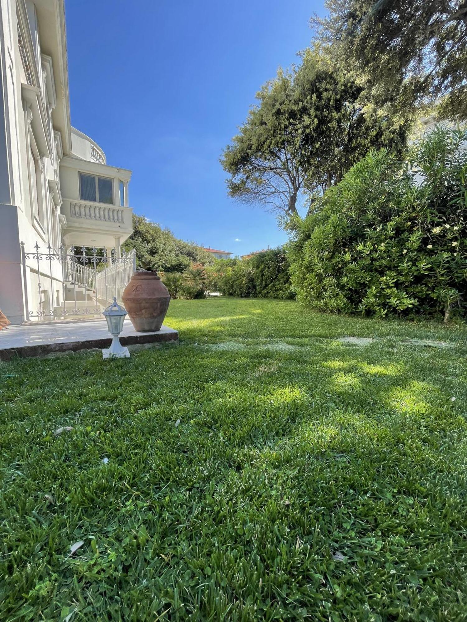 Villa Bianca A Few Steps By The Sea With Exclusive Garden & Jacuzzi Λιβόρνο Εξωτερικό φωτογραφία
